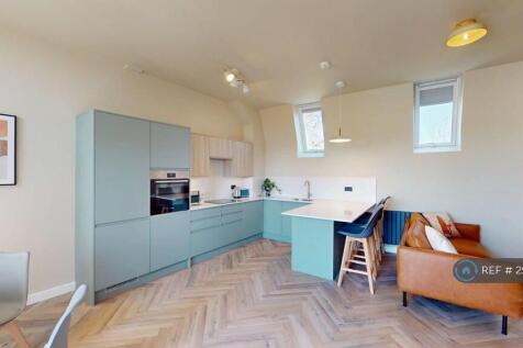 Top Floor Living/Dining With Balcony