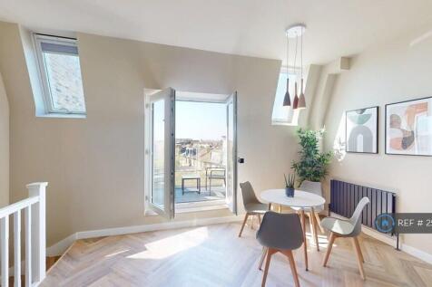 Top Floor Living/Dining With Balcony
