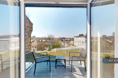 Top Floor Living/Dining With Balcony