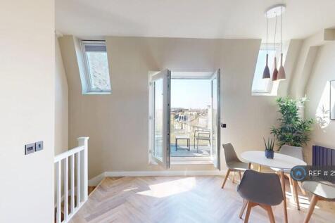 Top Floor Living/Dining With Balcony