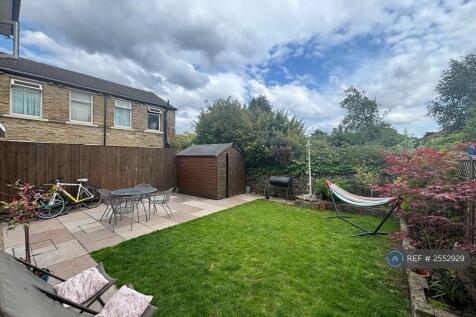Enclosed Back Garden With Shed