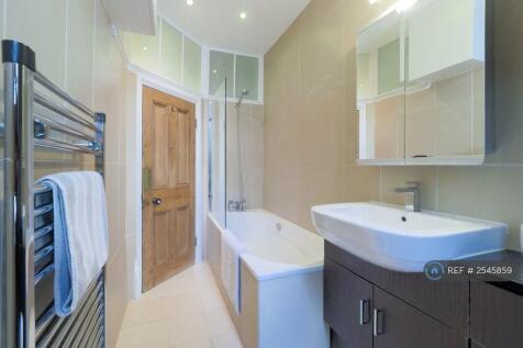 Bathroom (Powerful Shower Over Bath))