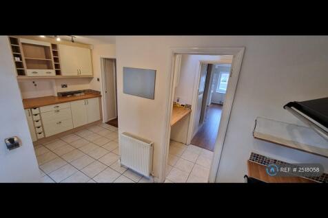 Kitchen More Pic