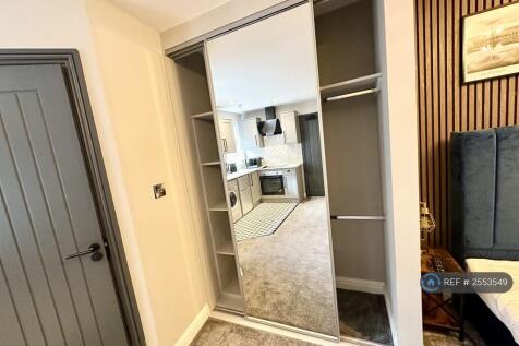 Built In Wardrobe 