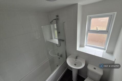 Bathroom (Upstairs)