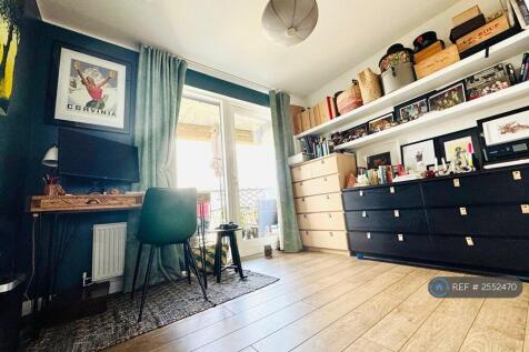 2nd Bedroom/Study Room