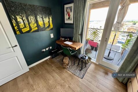 Study Room/2nd Bedroom