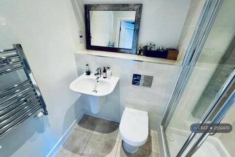 En-Suite Bathroom 