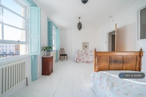Main Bedroom/Sea Views