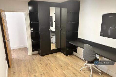 Office / Bedroom 5