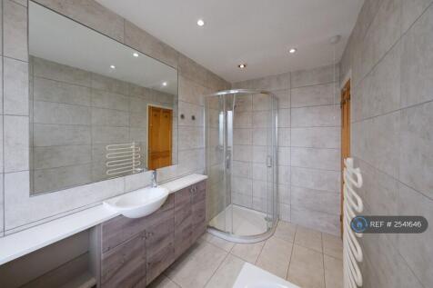 Bathroom 1 b