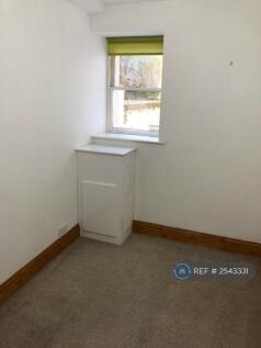 Single Bedroom/Office Approx 207x327cm