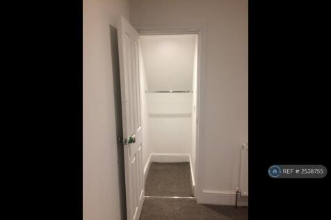 Front Bedrm Cupboard