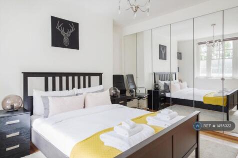 Large Double Bedroom With Walk In Wardrobe