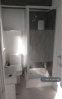 Flat 6 : Bathroom.