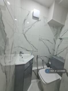 Seperate Wc With Sink &amp; Fitted Vanity Unit
