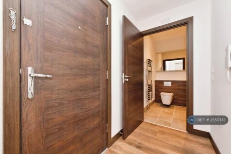 Entrance / Bathroom