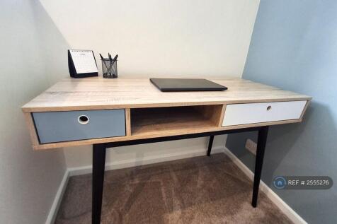 Bedroom 4 Desk