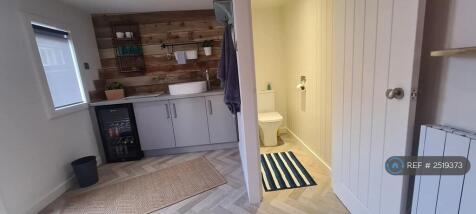 En-Suite w.c Off Bedroom