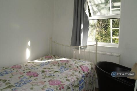 Light Filled Double Bedroom 