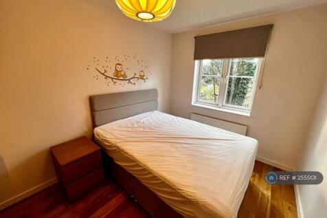 Second Bedroom (2)