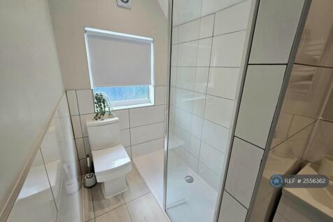 Private Spacious Bathrooms , Walk In Shower 