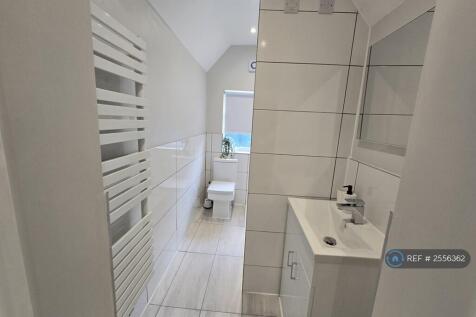 Ensuite Private Bathroom , Walk In Shower 
