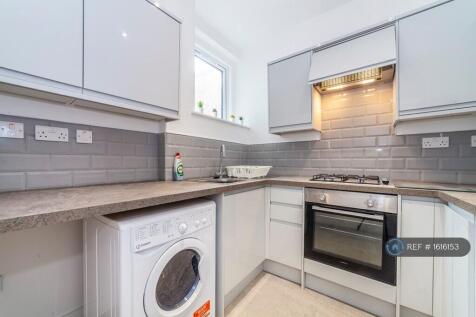 Shared Kitchen Between 3