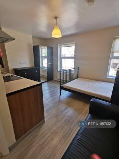 Flat 4 Bedroom/Lounge/Kitchen