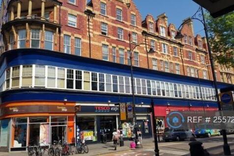 Town Centre 5 Minutes Walk