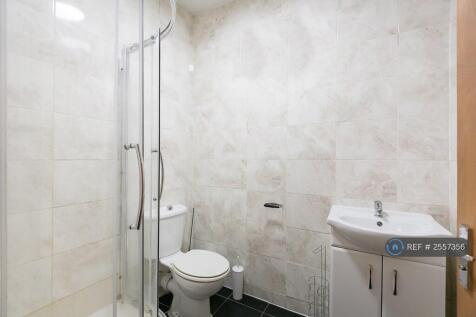1 Of 2 Shared Bathrooms