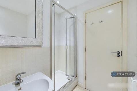 Main Bathroom 2