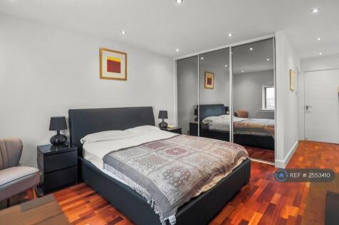 Fitted Wardrobe &amp; Ensuite