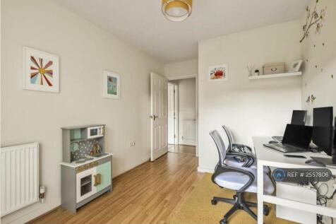 Bedroom / Study