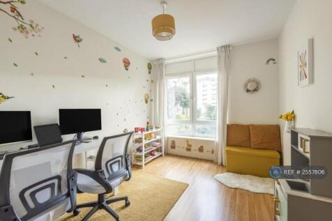 Bedroom / Study