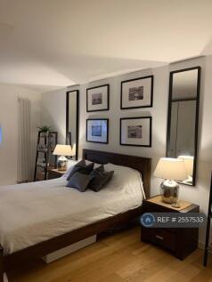 Bedroom w/ En-Suite