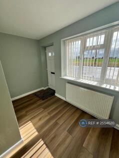 Hallway/Front Door