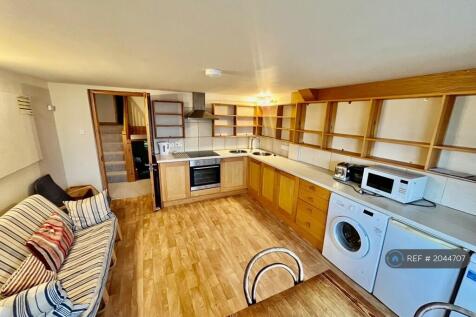 Fully Equipped Kitchen &#43; Washing Machine / Dryer