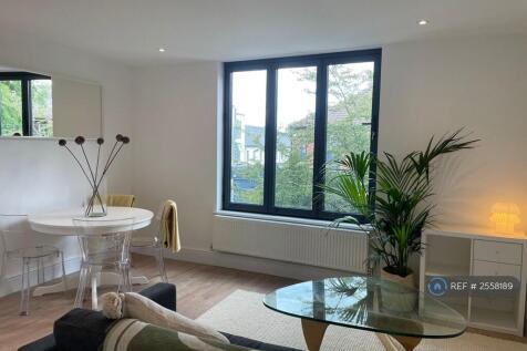 Living | Dining | Bifolds