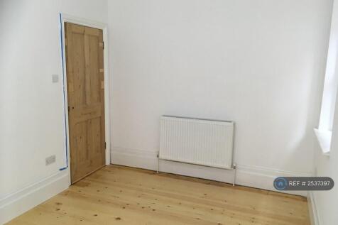 Bed 2 - 4.5m By 4.0m