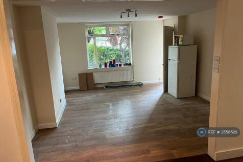 Living Room (Unfrnished)