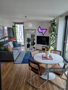 Lounge (With Current Tenants Belongings)