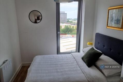 Bedroom 2 (With Current Tenants Belongings)