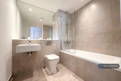 Main Bathroom 