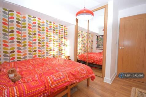 Second Double Bedroom With Built In