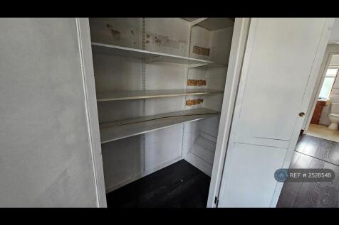 Walkin Storage With Master Bedroom