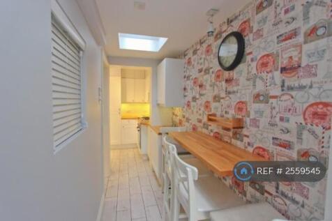 Kitchen/Breakfast Bar