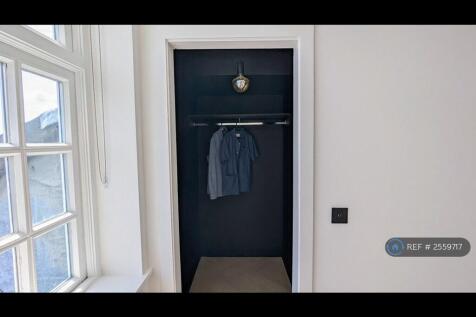 Walk-In Wardrobe