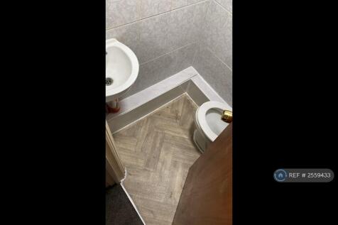 Shared Bathroom 2