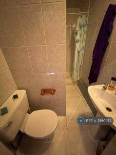 Shared Bathroom 3